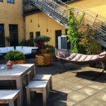 Atelier Dachterrasse-Hängematte, Tisch und Lounge
