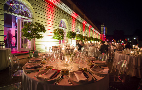 große orangerie schloss charlottenburg terrasse bei nacht