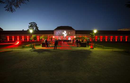 große orangerie schloss charlottenburg vorgarten bei nacht