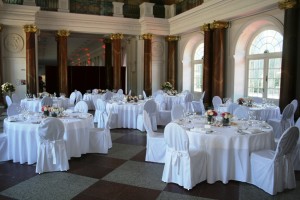 Hochzeitslocation Orangerie Berlin mit Galabestuhlung