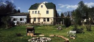 idylisches-landhaus-mit-seezugang-hochzeitslocation