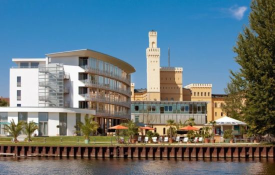 Außenansicht vom Hotel am Havelufer Potsdam